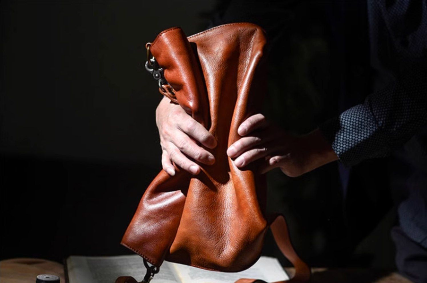 Túi Xách Da Bò VEG Patina Italy Cao Cấp Đựng Laptop & Hồ Sơ GAKKE SBM401