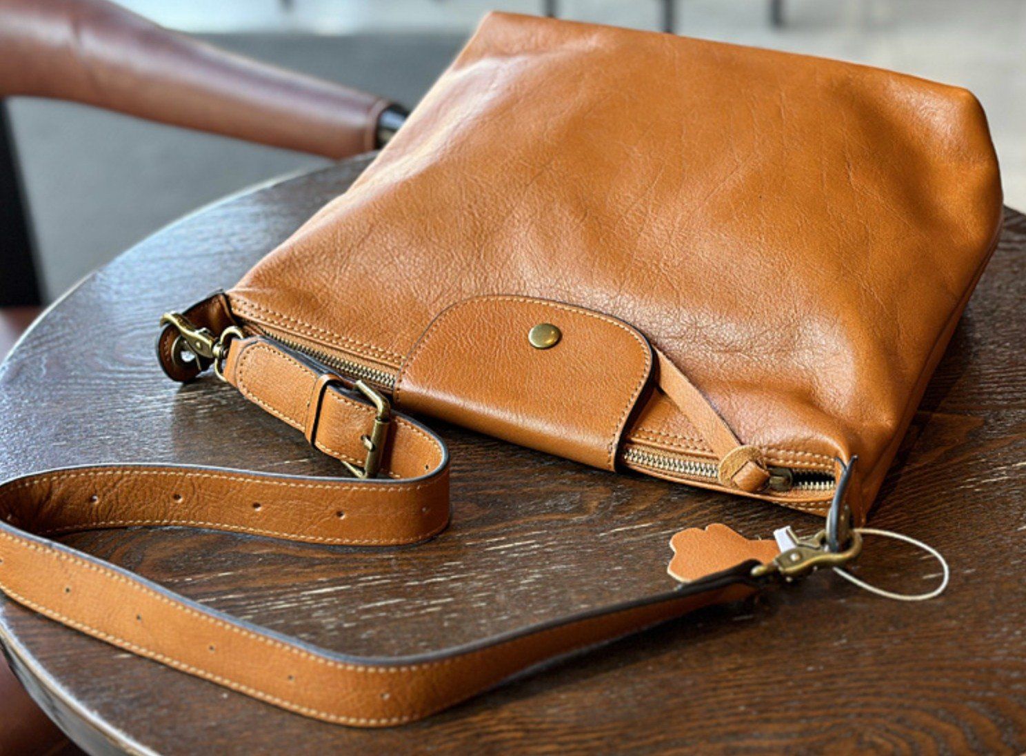 Túi Đeo Chéo Nữ Da Thật VEG Patina Phong Cách Cổ Điển & Sang Trọng TUDA SBM410