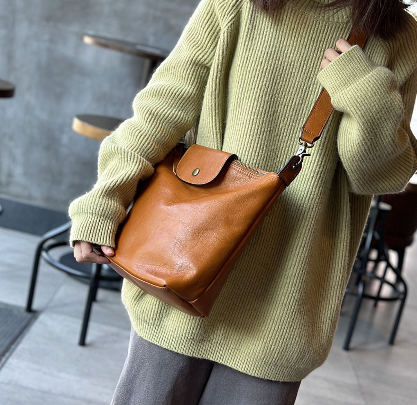 Túi Đeo Chéo Nữ Da Thật VEG Patina Phong Cách Cổ Điển & Sang Trọng TUDA SBM410