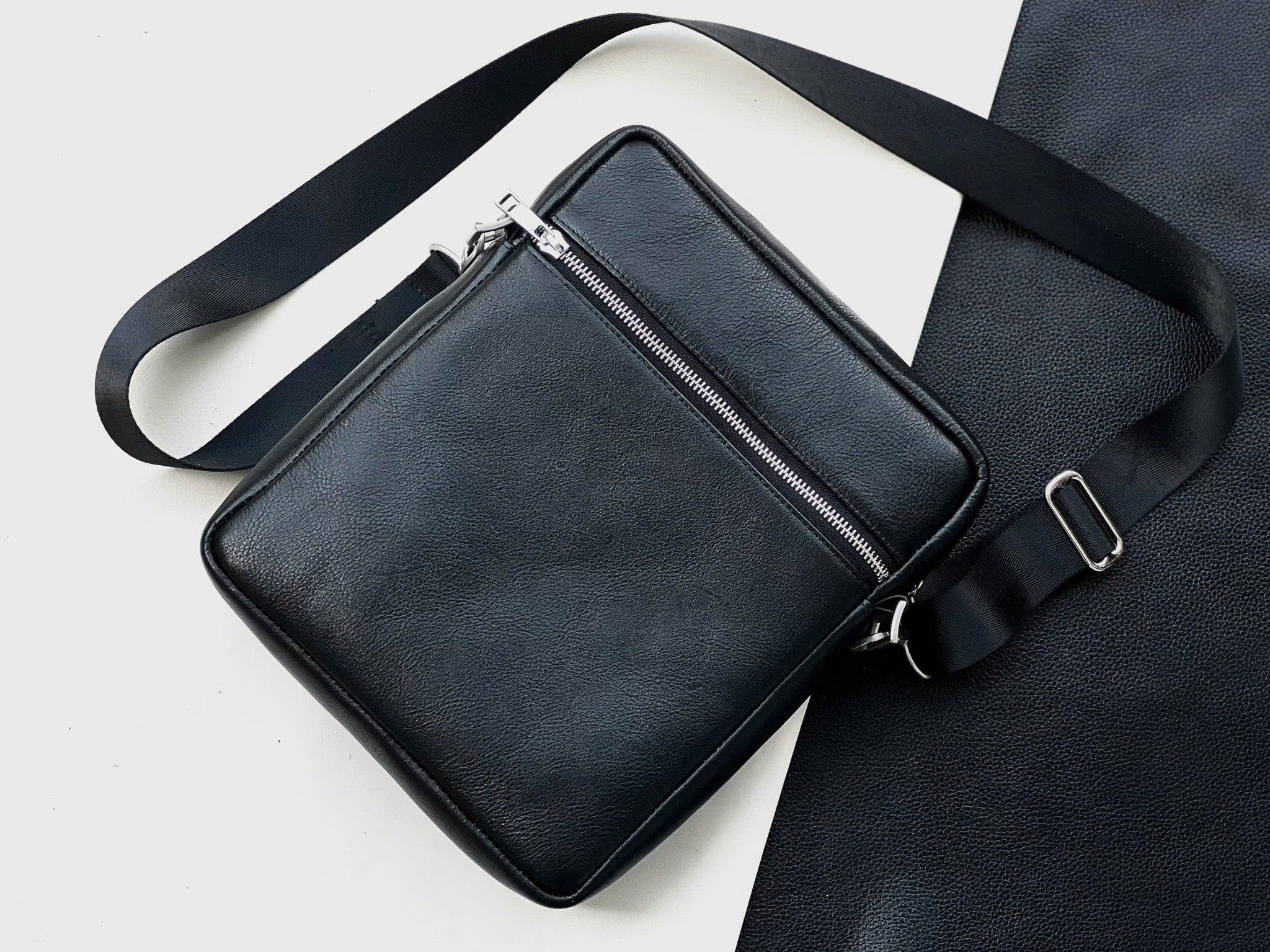 Túi Da NAPPA Đeo Chéo Đựng iPad Thương Hiệu TUDA SBM409