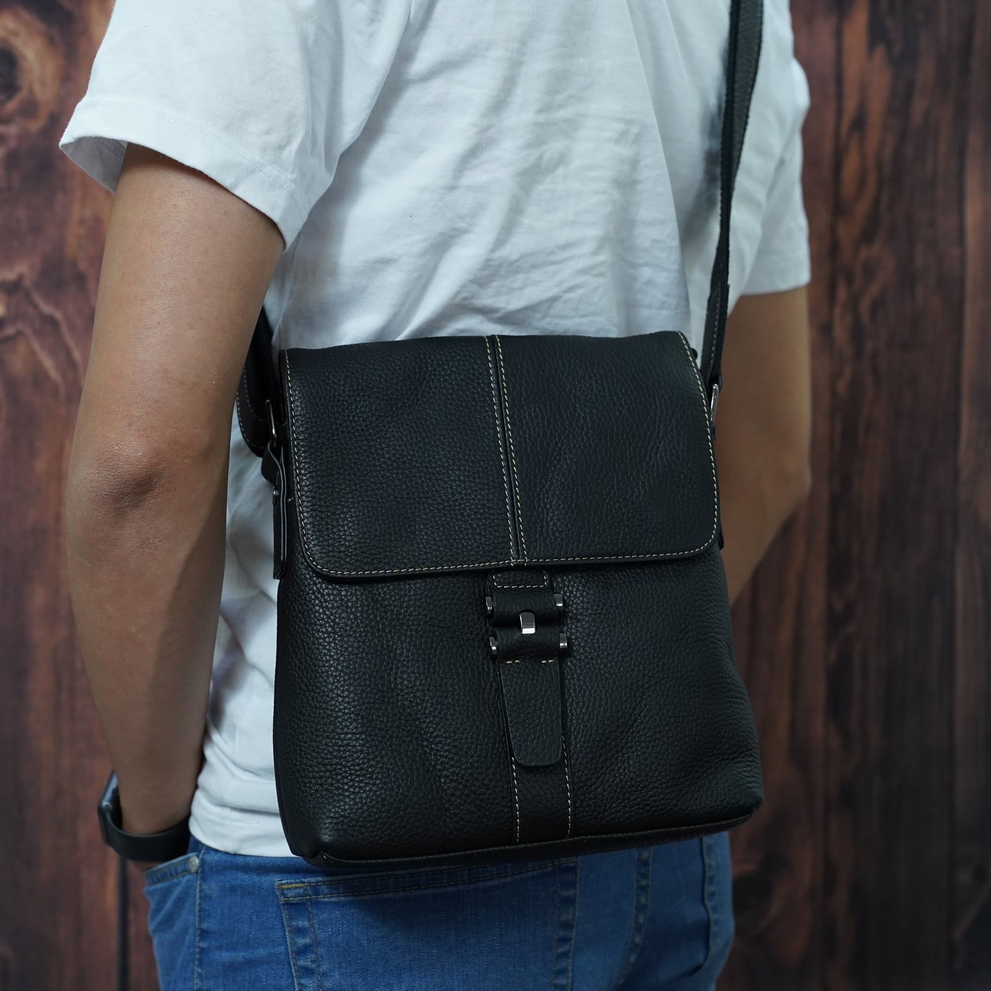 Túi Da Bò VEG Nhập Khẩu Đeo Chéo Đựng IPad - Classic TUDA SBM209