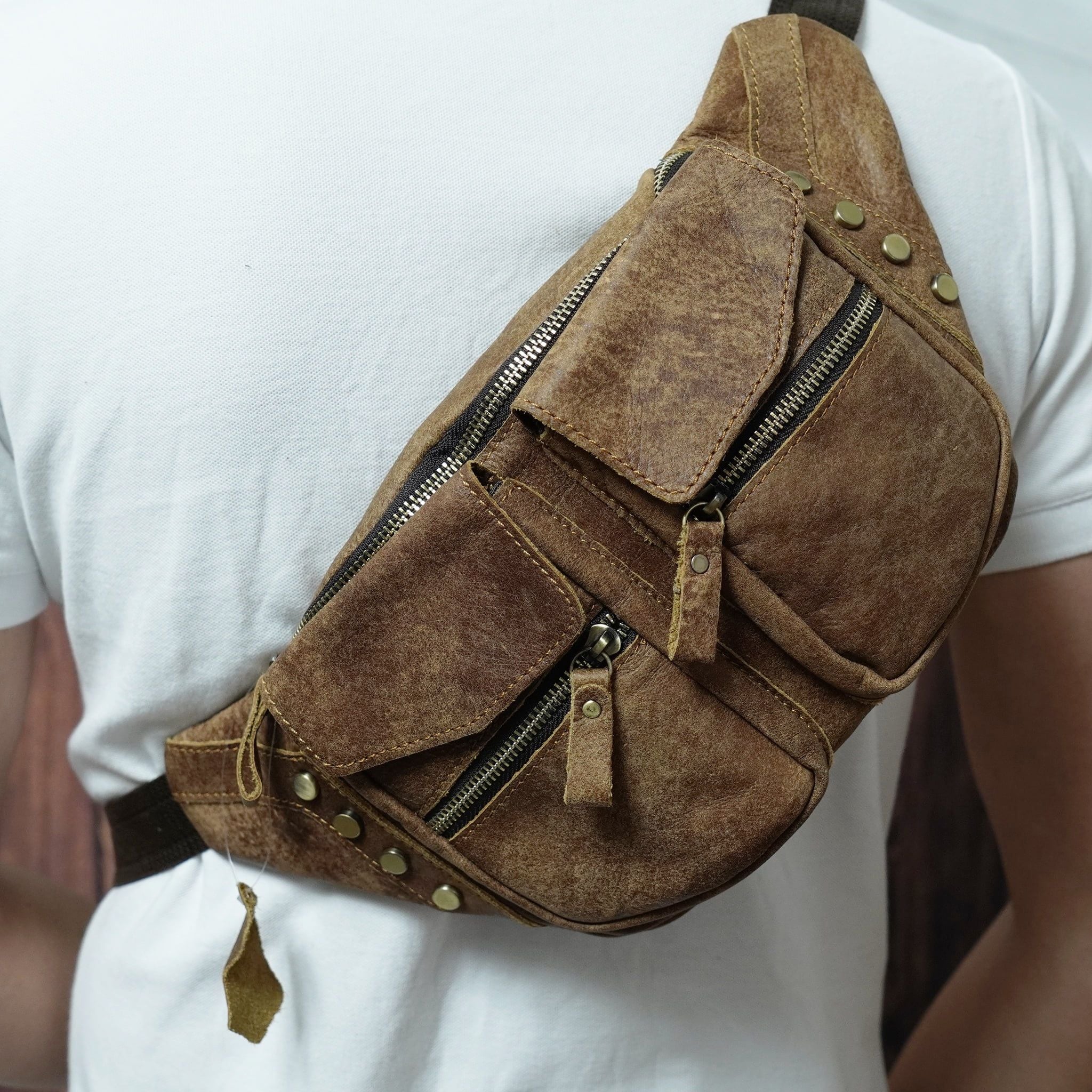 Túi da bò thật đeo chéo trước ngực VINTAGE SBM161