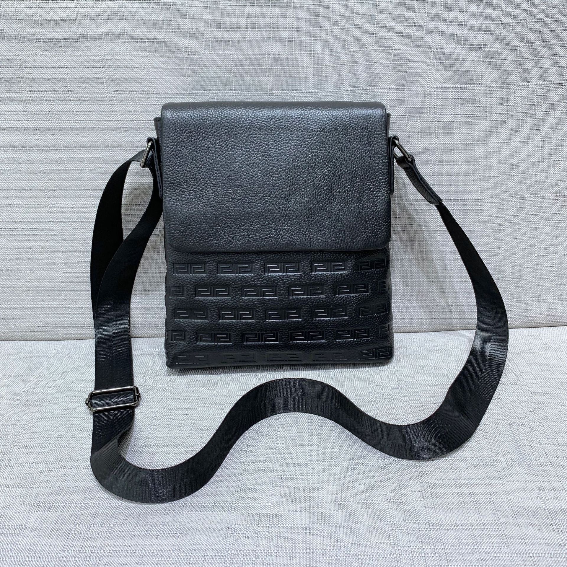 Túi Da Bò Thật Đeo Chéo Đựng IPad Classic Edition SBM189