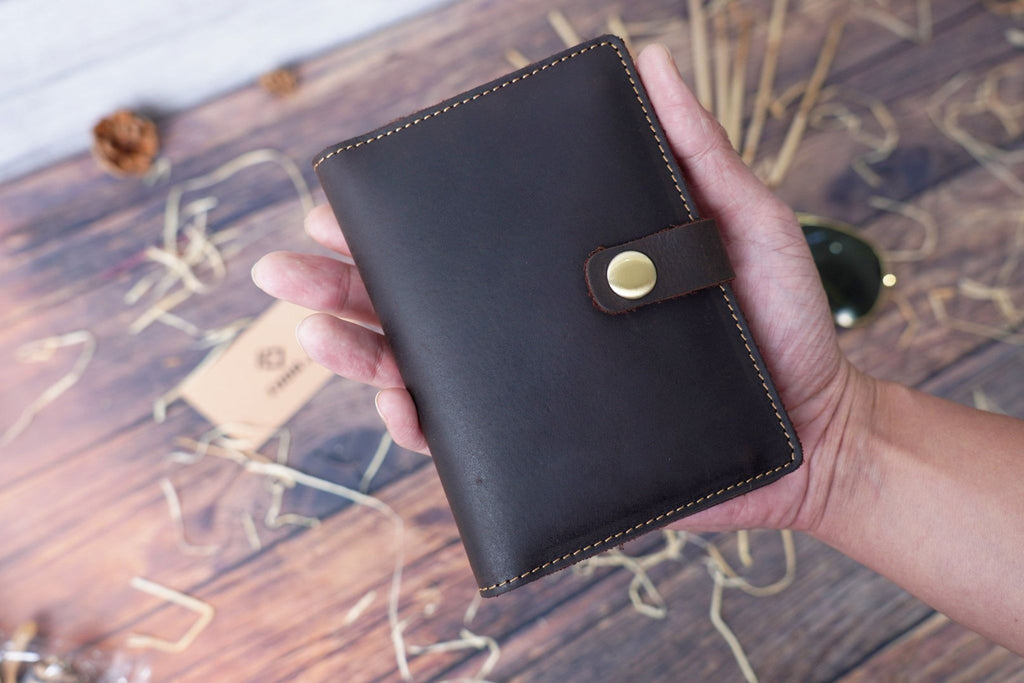 Ví Da Bò Sáp Đựng PASSPORT & CARD Đa Năng Gấp Cúc Bấm Classic Edition W108