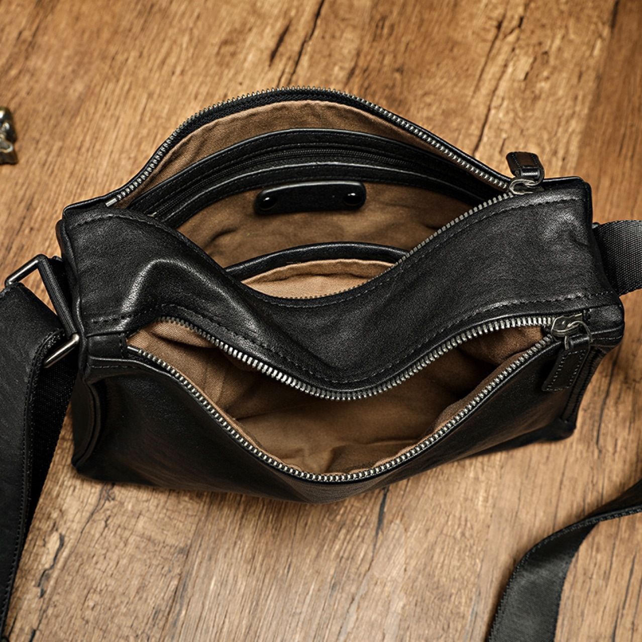 Túi Messenger Da Bò VEG Patina Ý Đeo Chéo Đựng IPad - VINTAGE SBM251