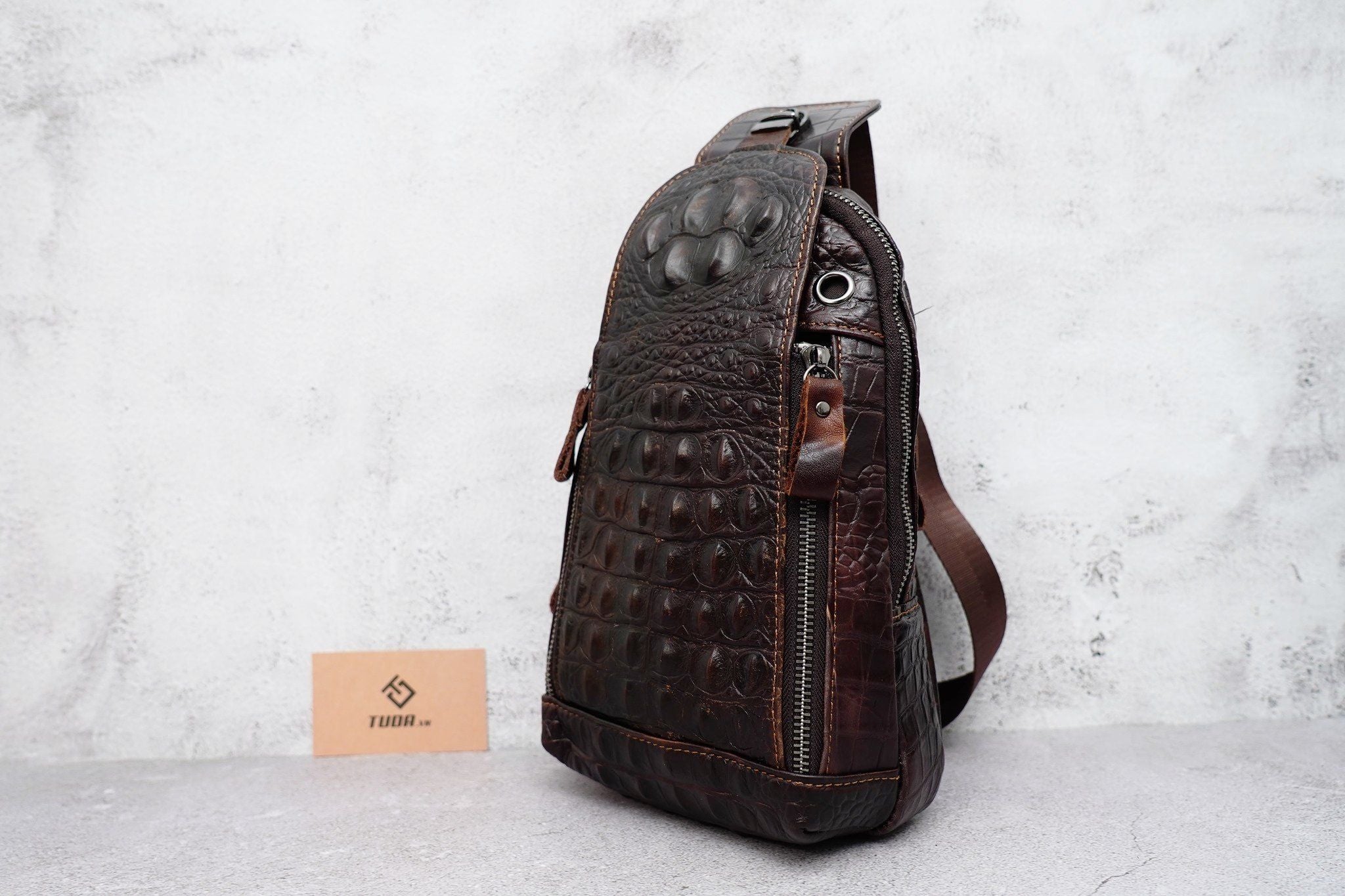 Túi Da Bò Thật đeo chéo Dập Vân Cá Sấu Berry & Ken RETRO - SBM111