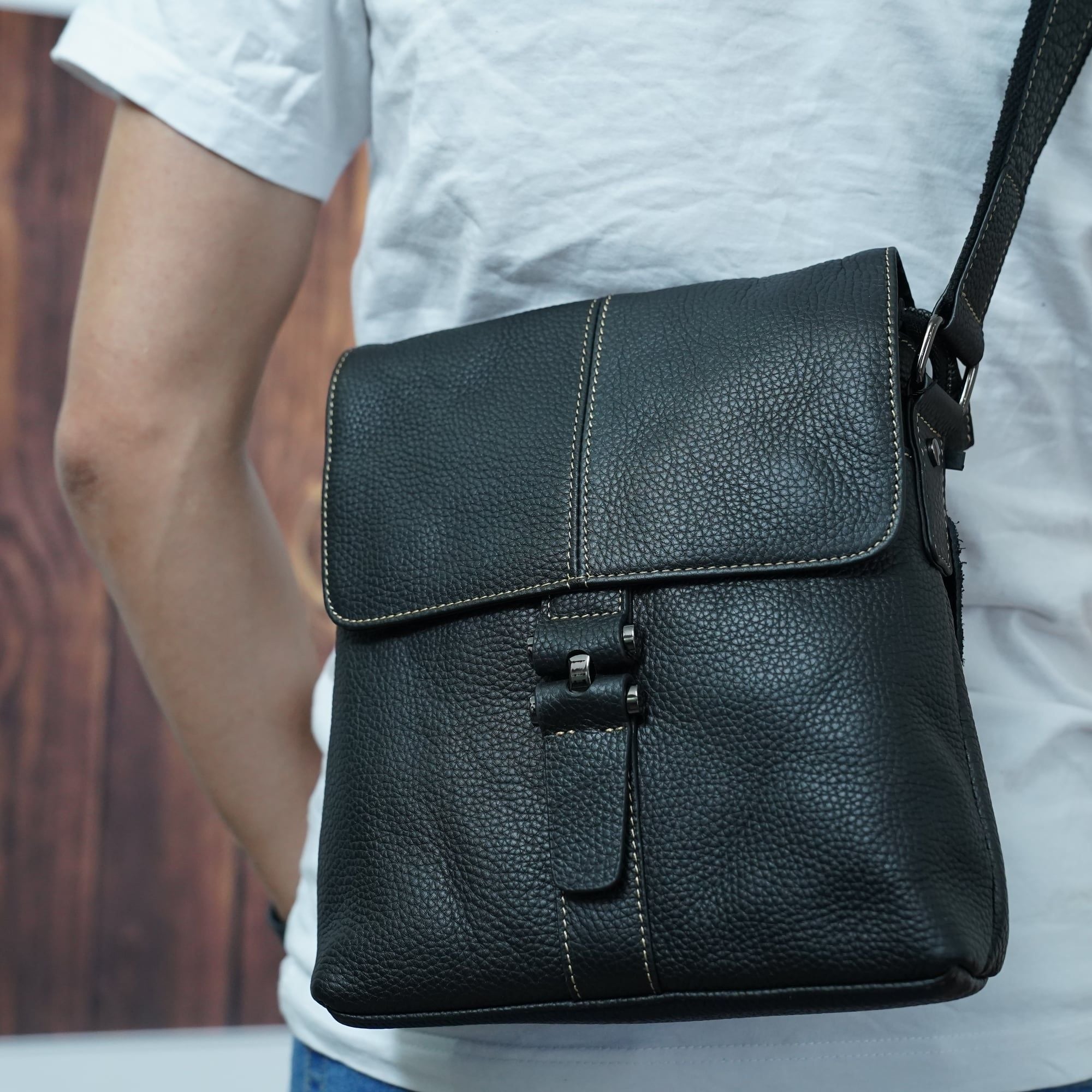 Túi Da Bò VEG Nhập Khẩu Đeo Chéo Đựng IPad - Classic TUDA SBM209