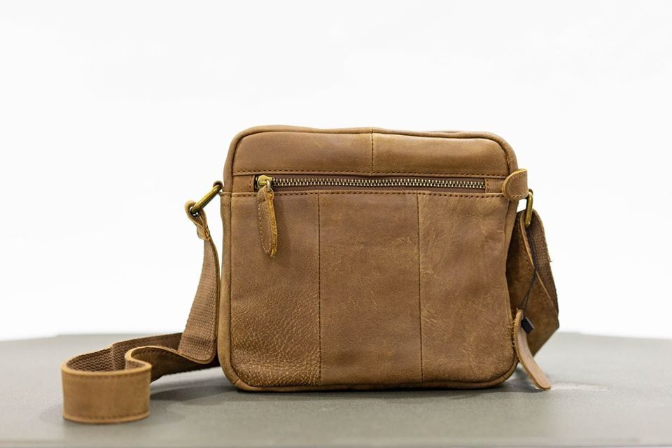 Túi da bò thật Berry & Ken đeo chéo Limited edition MBM110