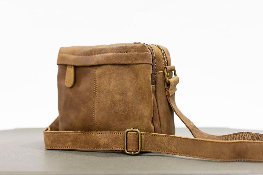 Túi da bò thật Berry & Ken đeo chéo Limited edition MBM110