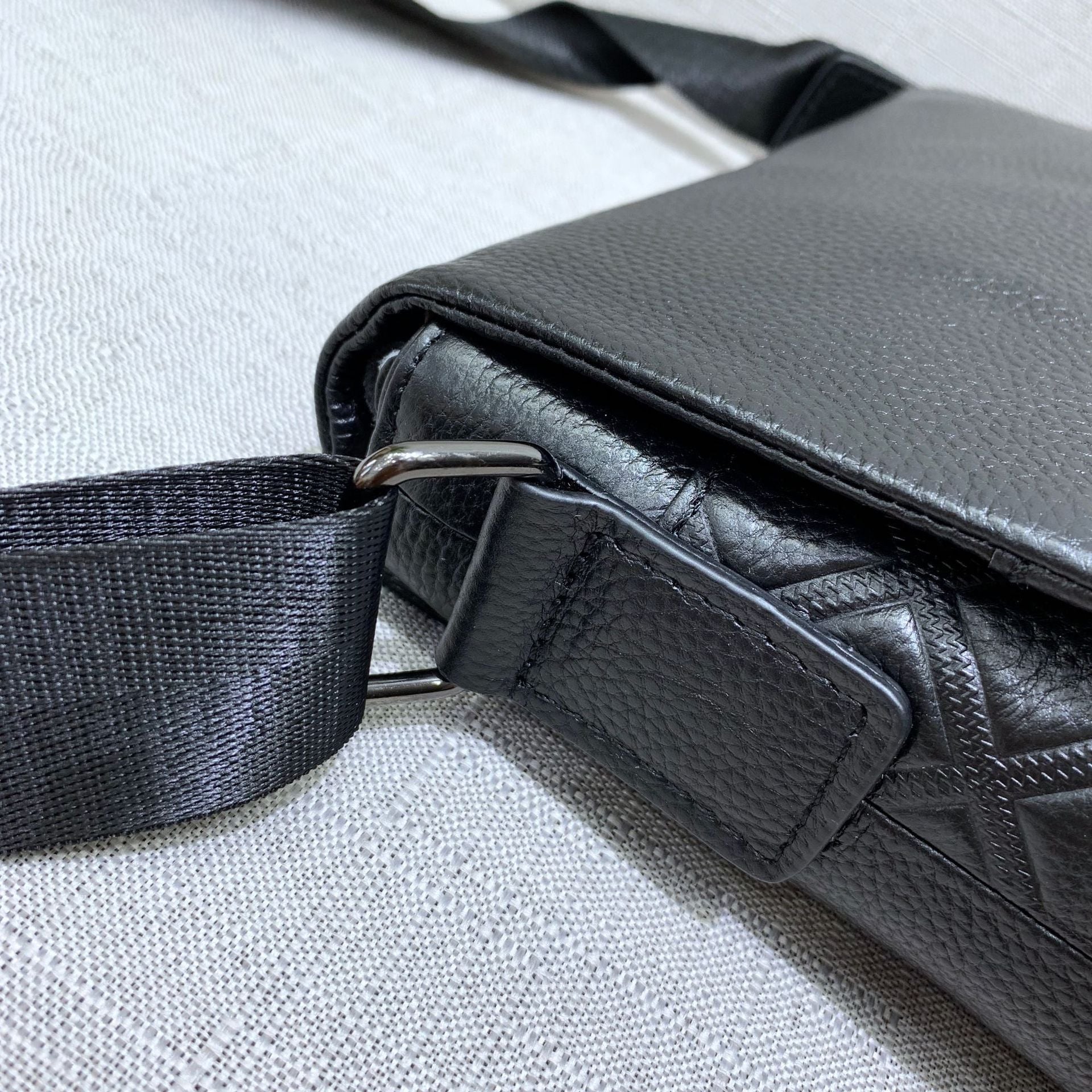 Túi Da Bò Thật Đeo Chéo Đựng IPad Classic Edition SBM189