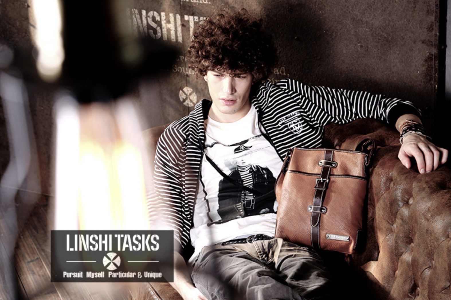 Túi Da Bò VEG Italy Nhập Khẩu Đeo Chéo Đựng iPad - Classic SBM174