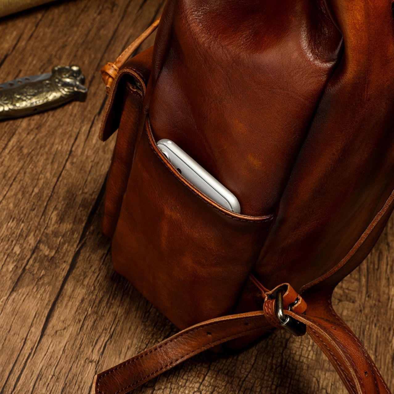 Balo Da Bò VEG Patina Ý Cao Cấp Đựng Laptop & Du Lịch Đa Chức Năng BPL379