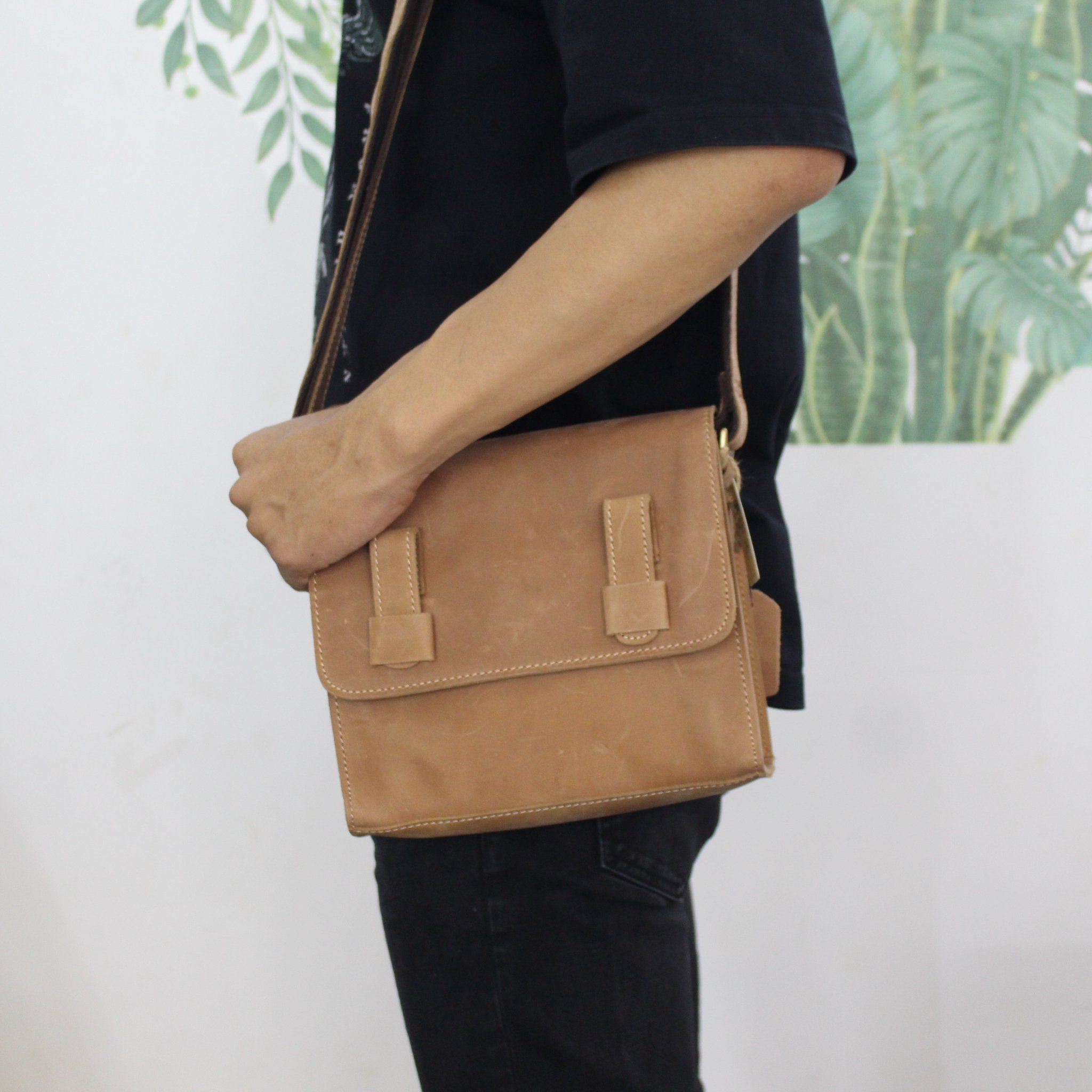 Túi Đeo Chéo Da Bò Sáp Đựng iPad RETRO SBM301