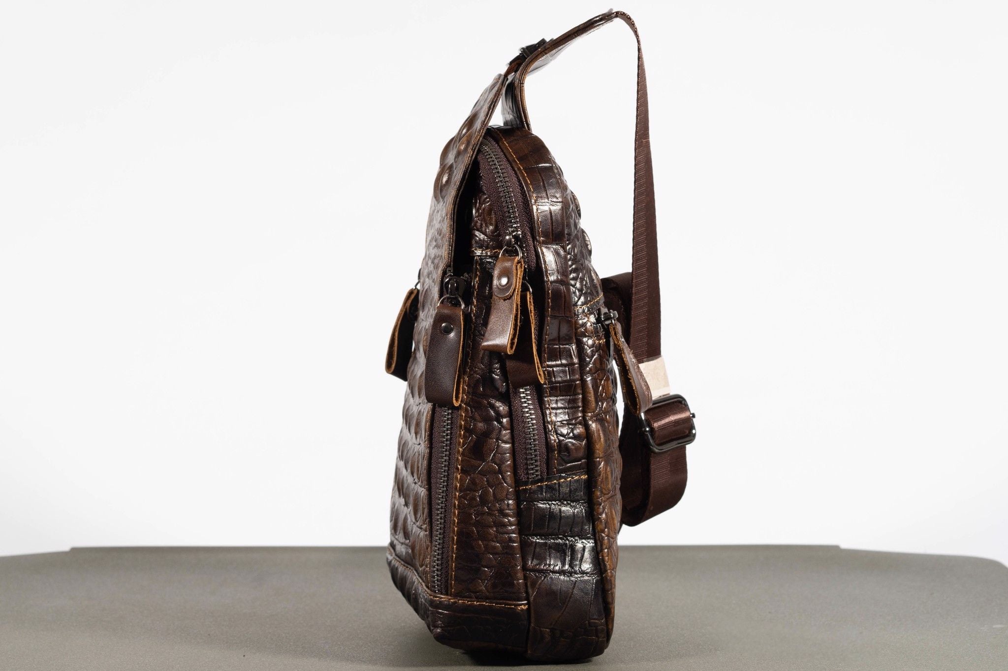 Túi Da Bò Thật đeo chéo Dập Vân Cá Sấu Berry & Ken RETRO - SBM111