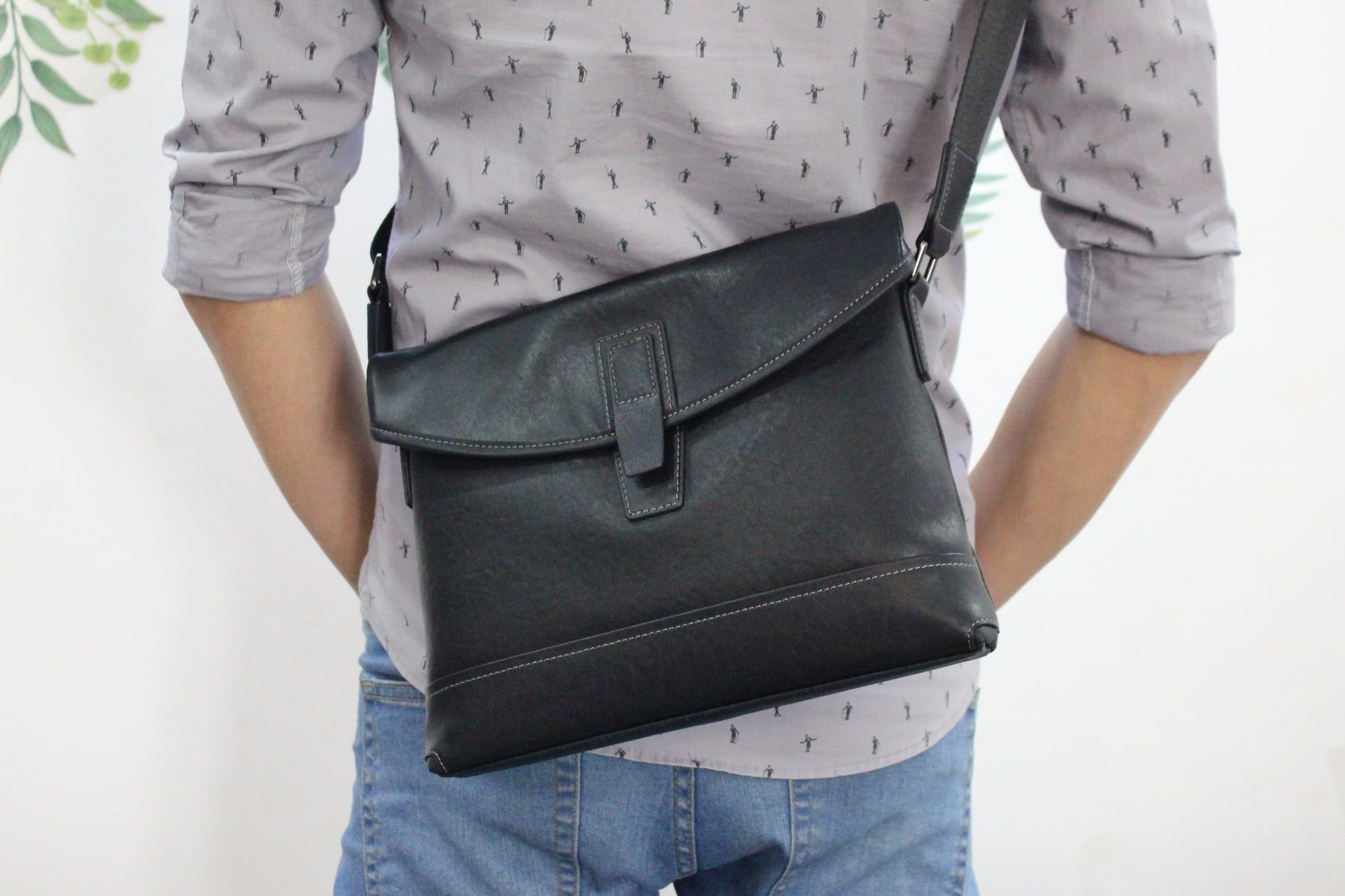 Túi Đeo Chéo Da Bò Thật Đựng iPad Classic Edition SBM262