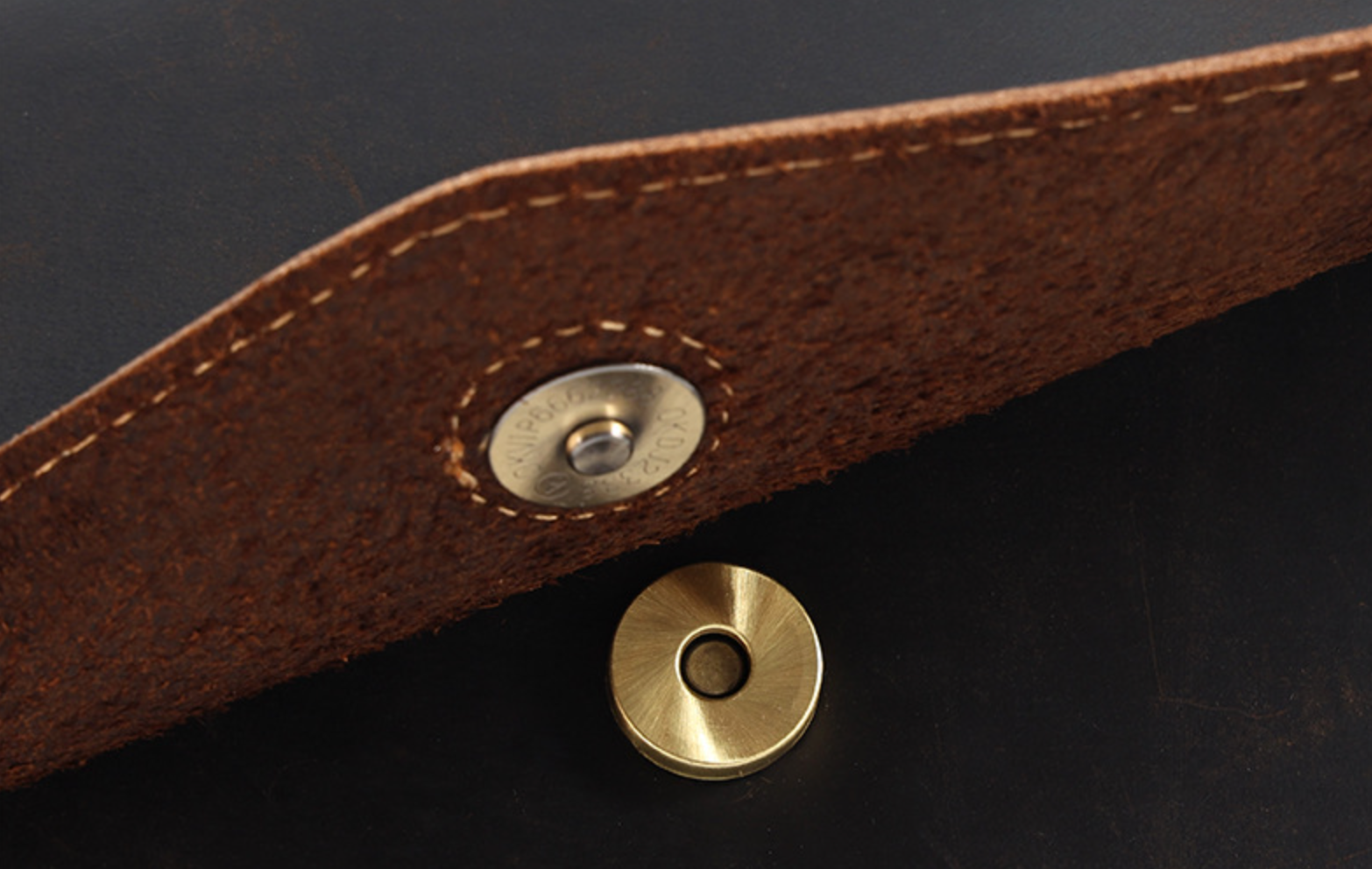 Túi Da Bò Sáp Đeo Chéo & Cầm Tay Đựng iPad SBM334