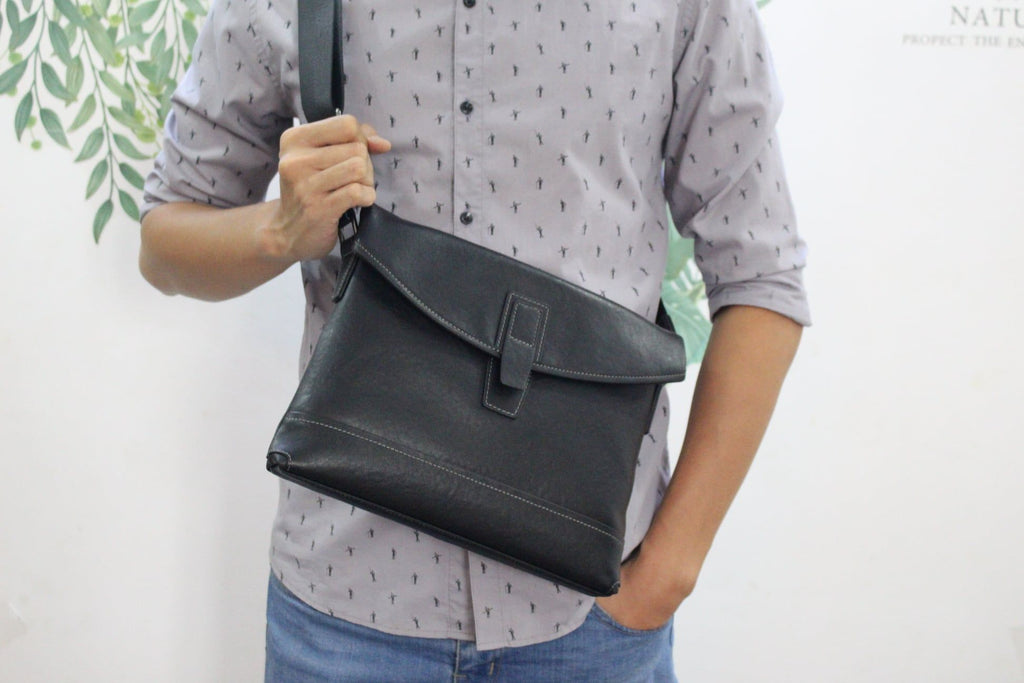 Túi Đeo Chéo Da Bò Thật Đựng iPad Classic Edition SBM262