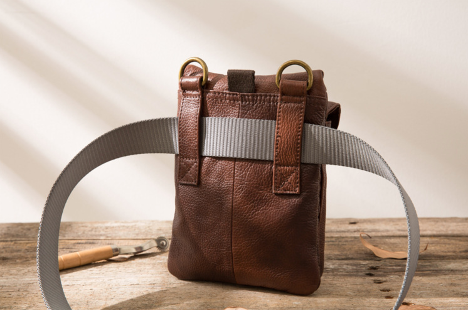 Túi da bò thật đeo chéo nhỏ gọn Berry & Ken RETRO - Classic edition SBM118