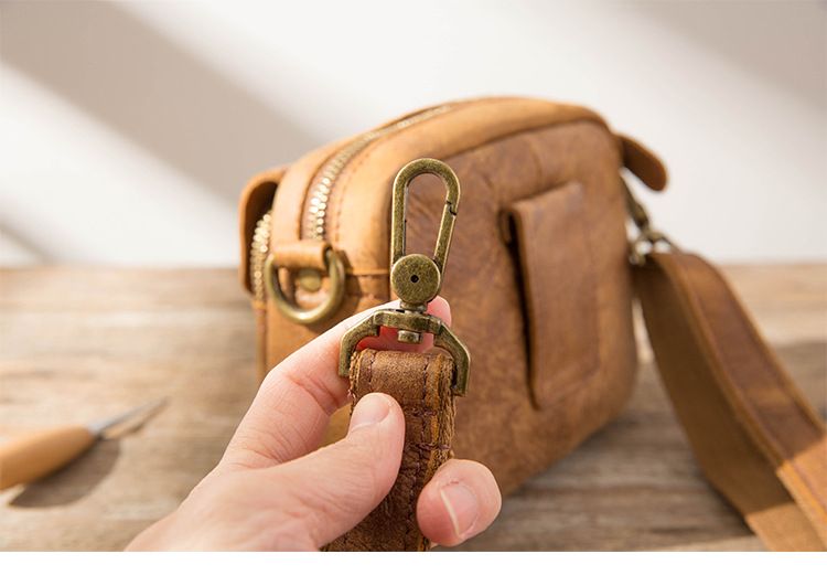 Túi Đeo Chéo Da Bò Thật Berry & Ken RETRO - Classic Edition SBM105