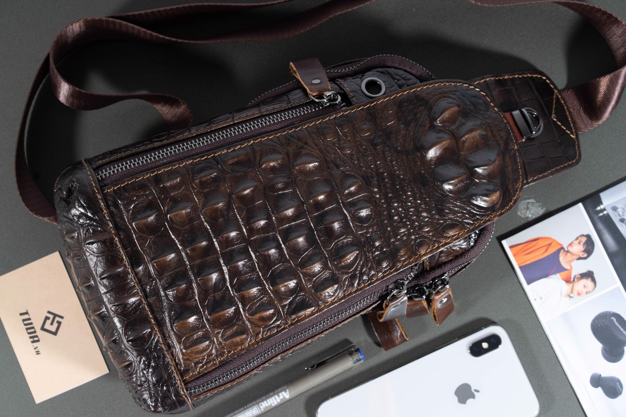 Túi Da Bò Thật đeo chéo Dập Vân Cá Sấu Berry & Ken RETRO - SBM111